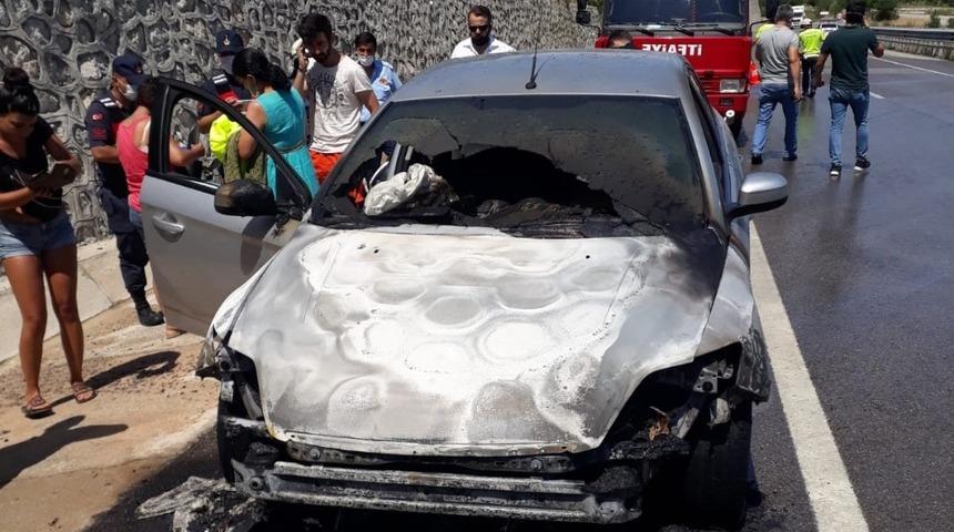 Seyir halindeki otomobil alevlere teslim oldu