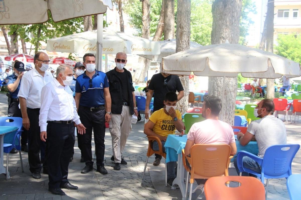 Kula&rsquo;da pazar yerlerinde maske denetimi