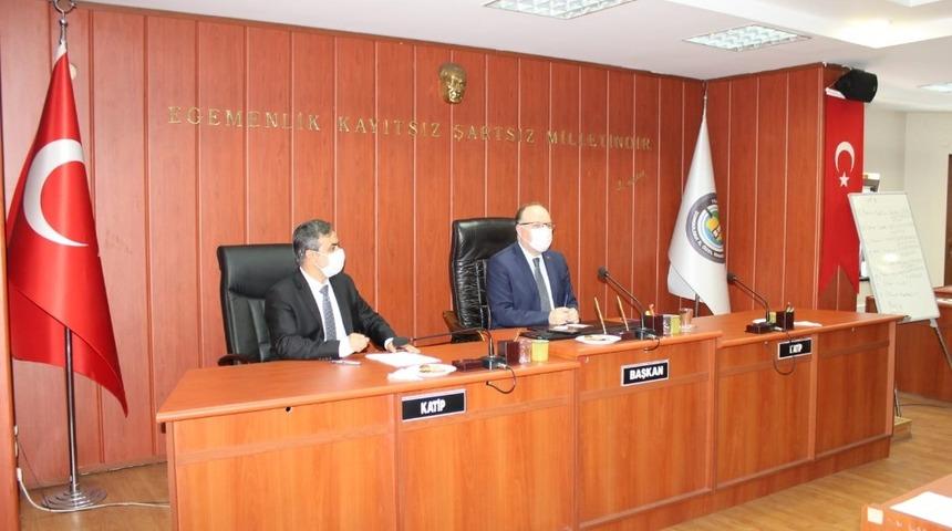 Vali Mustafa Tutulmaz, merkez il&ccedil;e k&ouml;y muhtarlarıyla bir araya geldi