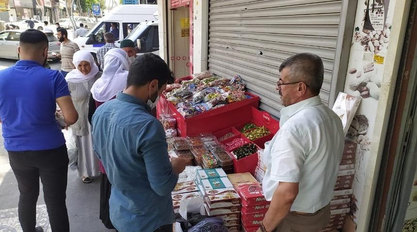 Silvan&rsquo;da bayram şekerleri tezgahlardaki yerini aldı
