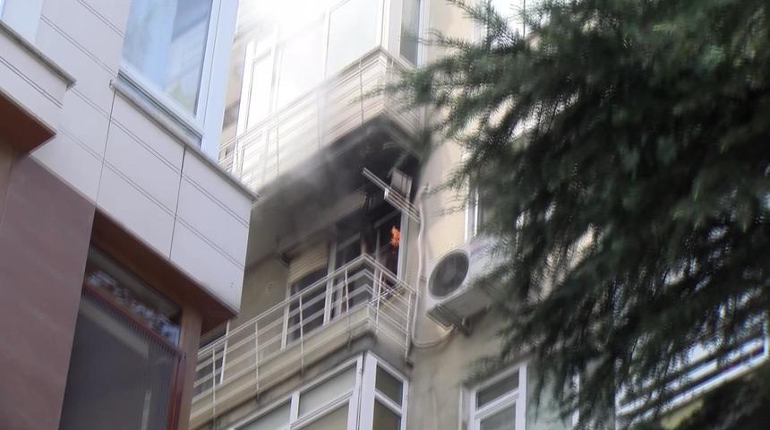 Kadıköy'de korkutan yangın