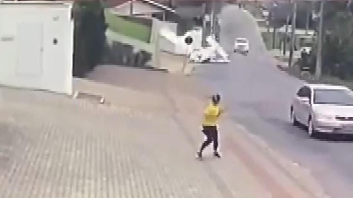 Pilot ve yolcu d&uuml;şen u&ccedil;aktan kurtuldu