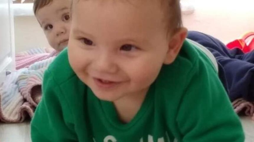 Kocaeli'de balkondan d&uuml;şen k&uuml;&ccedil;&uuml;k Hamza, 17 g&uuml;nl&uuml;k yaşam savaşını kaybetti