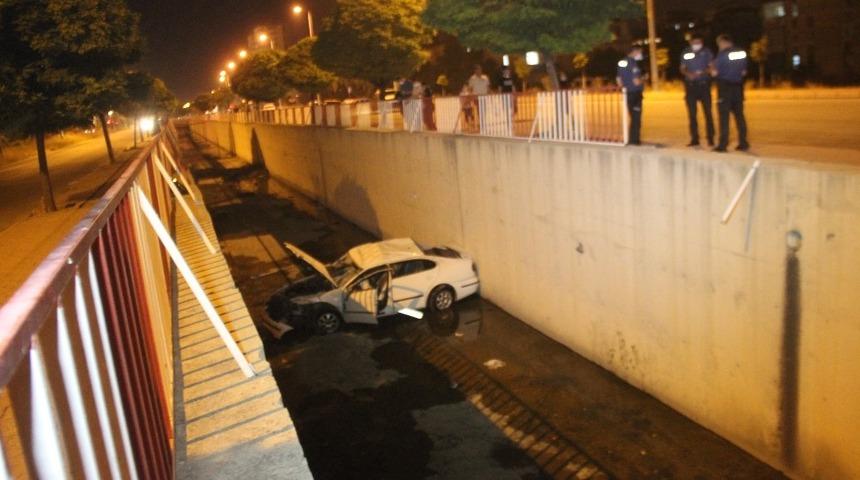 Kayseri'de feci kaza! Kontrolden çıkan araç kanala uçtu