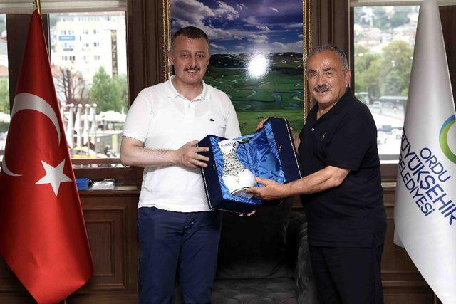 Başkan Büyükakın, belediye başkanları ile Ordu’da buluştu