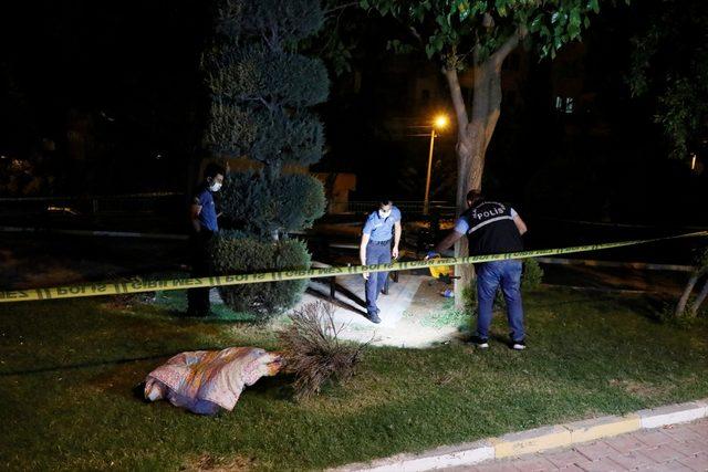 Şanlıurfa'da parkta oturan aileye silahlı saldırı: 1 ölü, 1 yaralı<br />
