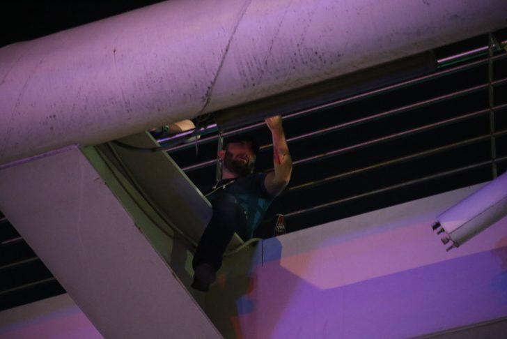 İnternetten tanıştığı kadın evli çıkınca, köprüye çıkıp kendini kesti G1