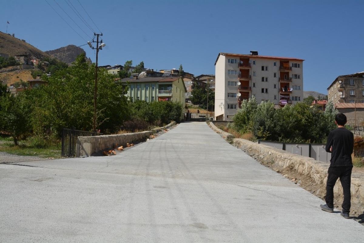 Hakkari&rsquo;de y&uuml;zey sertleştirici yol &ccedil;alışmaları