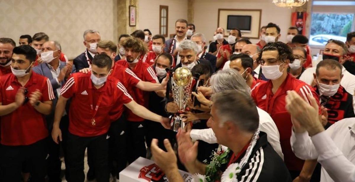 24Erzincanspor gecesi renkli g&ouml;r&uuml;nt&uuml;lere sahne oldu