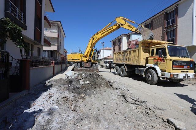 Refik Aras Sokakta çalışmalar devam ediyor