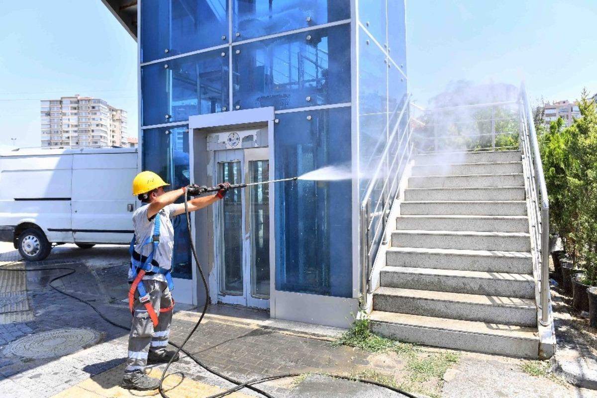 Ankara&rsquo;da yaya alt ve &uuml;st ge&ccedil;it asans&ouml;rlerinde bayram temizliği