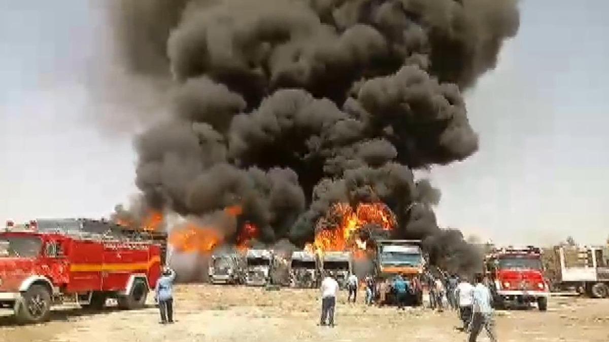 Park halindeki ara&ccedil;lar b&ouml;yle yandı