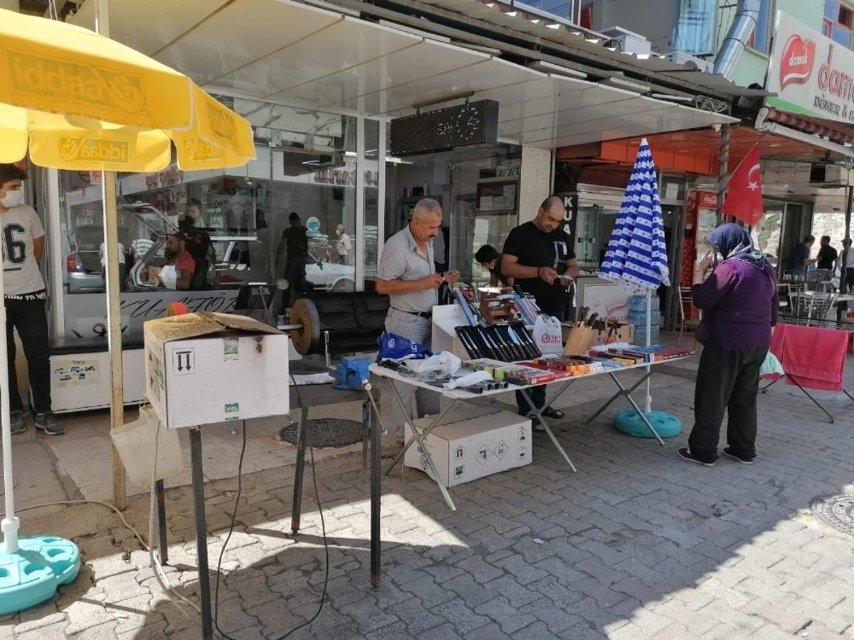 Isparta&rsquo;da bı&ccedil;ak bileme ustalarının bayram mesaisi