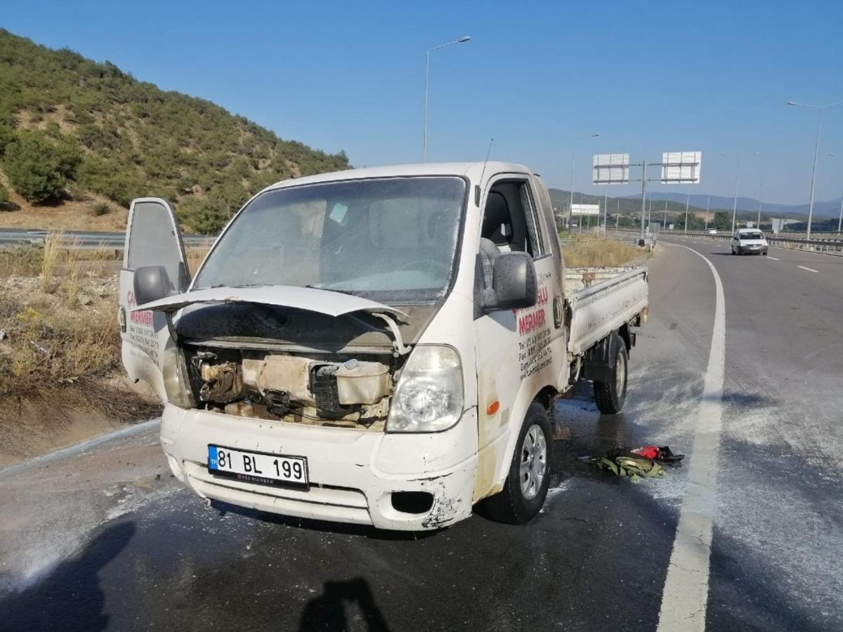 Bilecik&rsquo;te seyir halindeki kamyonette yangın &ccedil;ıktı