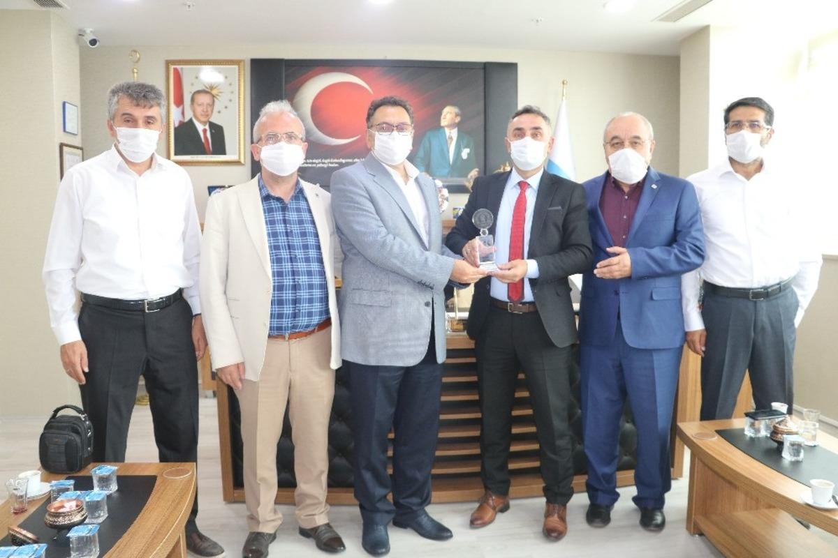 ESMMMO Başkanı Akal&rsquo;dan Erzurum İŞKUR&rsquo;a teşekk&uuml;r plaketi