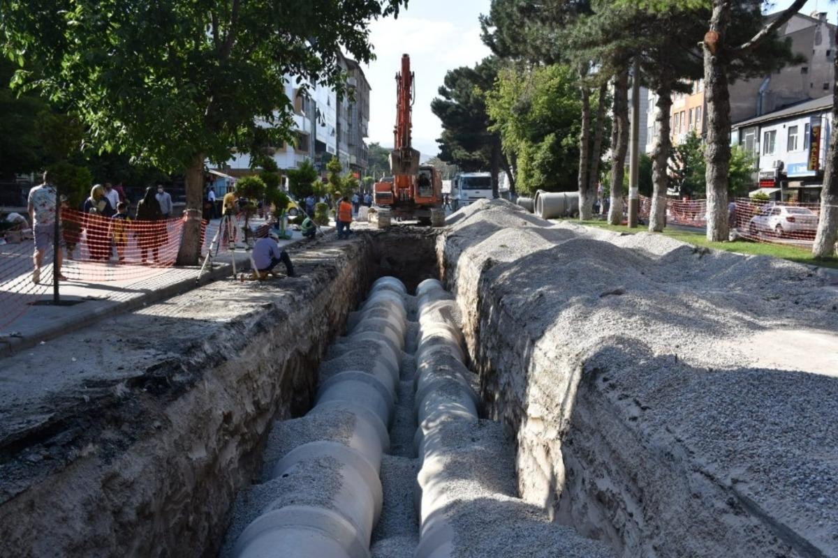 Cumhuriyet Caddesi tek y&ouml;n altyapı &ccedil;alışması y&uuml;zde 83 tamamlandı