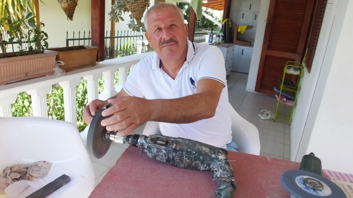 Burhaniye&rsquo;de bedava bı&ccedil;ak bileme yapıyor