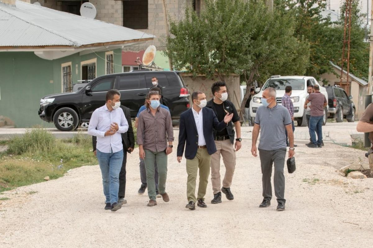 Başkan Vekili Aslan, Kavuncu ve Karpuzalan mahallerindeki &ccedil;alışmaları inceledi