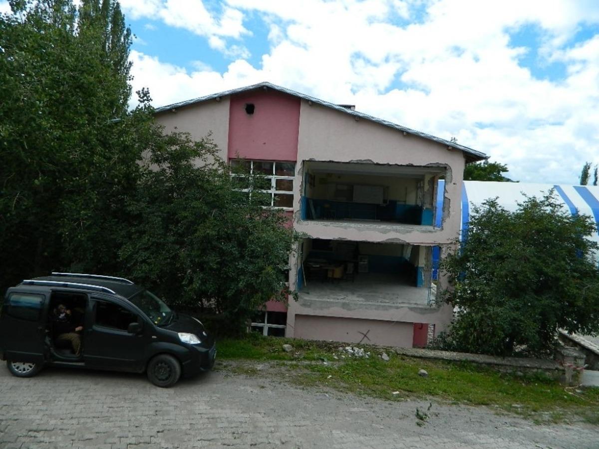 Posof Lisesi&rsquo;nde onarımlar devam ediyor