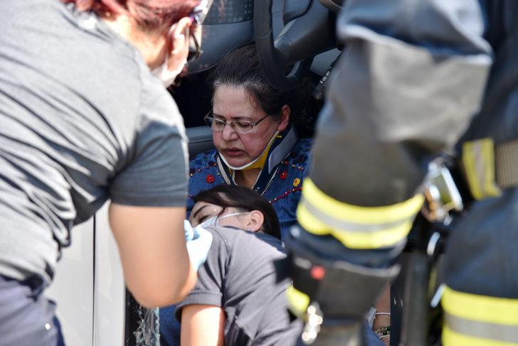 Devrilen otomobilde sıkışıp kaldı! İmdadına itfaiye yetişti G4