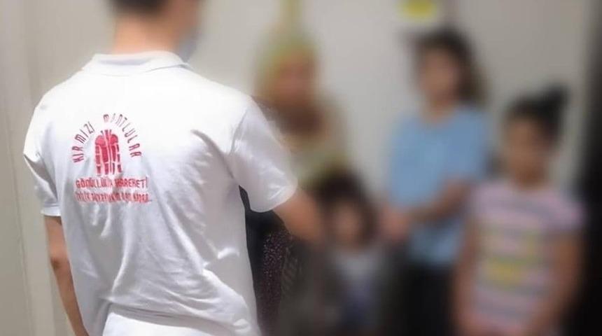 Elazığ&rsquo;da tuhafiyeciler 150 &ccedil;ocuğu sevindirdi