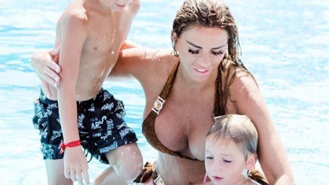 Katie Price bu sefer tatil için Türkiye'de