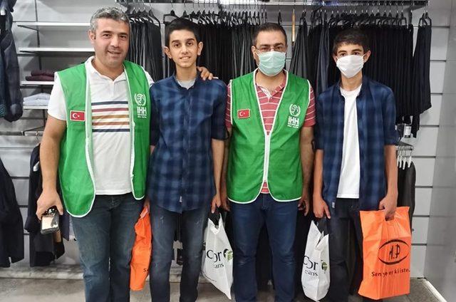 İHH, LGS il birincisi öğrenciyi ödüllendirdi