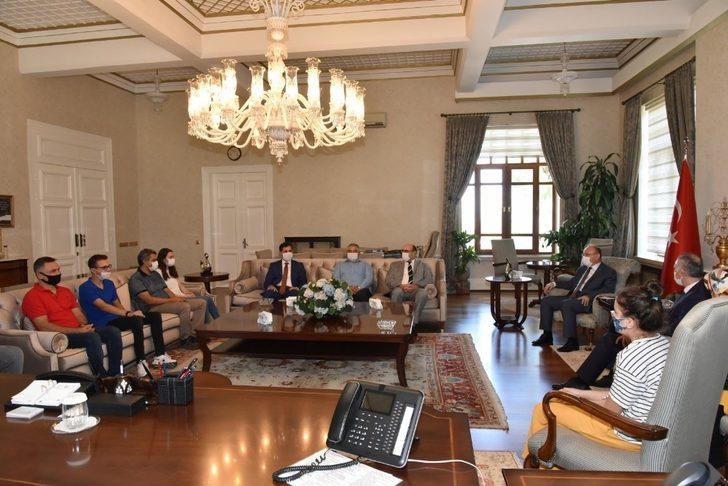 Vali Karadeniz, LGS’de 500 puan alan öğrencileri ağırladı G2