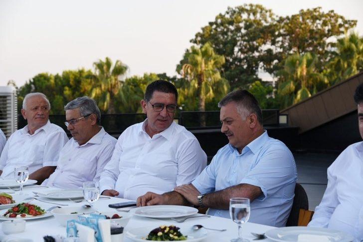 Vali Yazıcı: “Esnafın her zaman yanında olacağım” G1