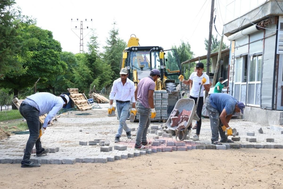 Erciş Belediyesi 12 mahallenin kilitli parke taşı &ccedil;alışmalarını tamamladı