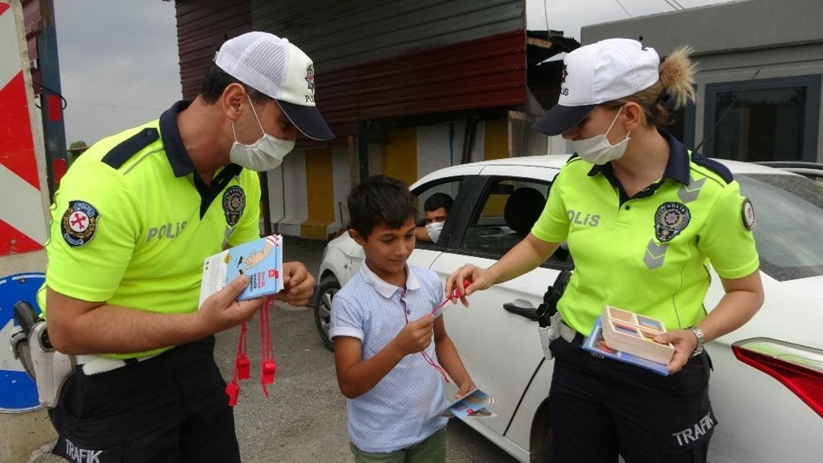 Polis ve jandarmadan bayram &ouml;ncesi s&uuml;r&uuml;c&uuml;lere bilgilendirme