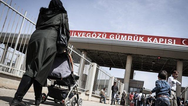 Nur Fatihah ve çocukları Cilvegözü Sınır Kapısı'nda MİT yetkilileri tarafından teslim alındı