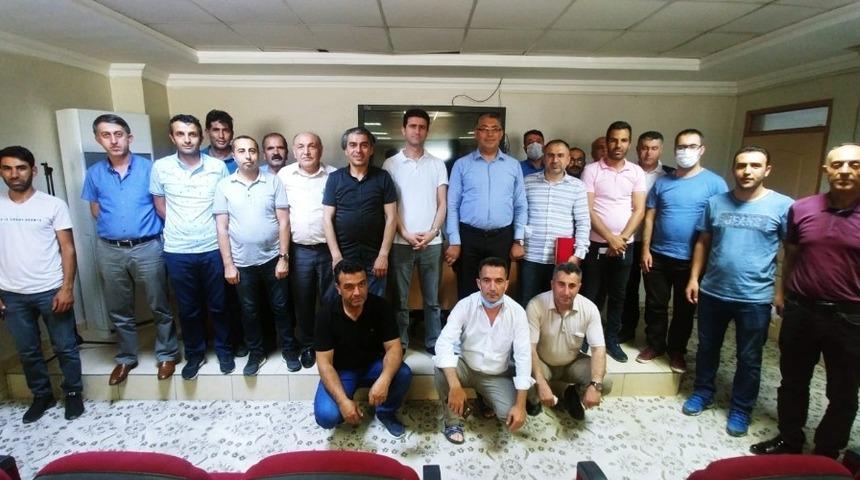 Tuşba’da tayini çıkan şube müdürlerine plaket