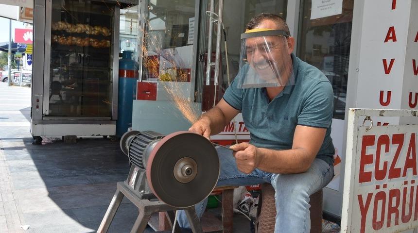 Bıçak bileme ustalarının yoğun mesaisi