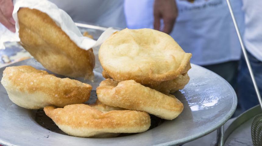 Pişi tarifi: Puf puf kabaran ve yağ çekmeyen pişi tarifi 