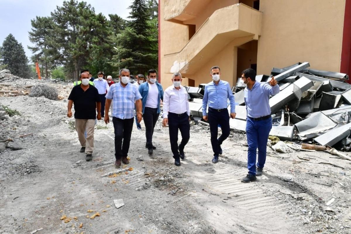 &Ccedil;ınar, yeni belediye hizmet binası alanda incelemelerde bulundu