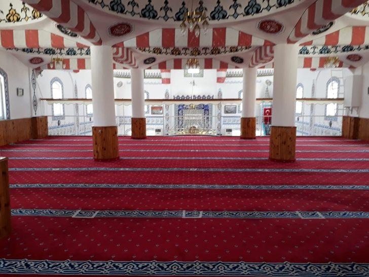 Mahalleli kadınlar imece usulü cami temizliği yaptılar G2