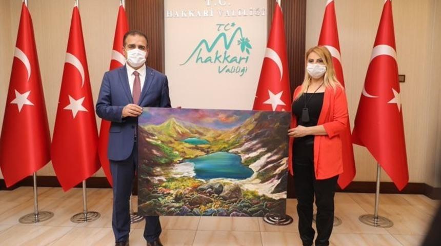 Ressam ve K&uuml;rat&ouml;r Uyanık&rsquo;tan Vali Akbıyık&rsquo;a ziyaret