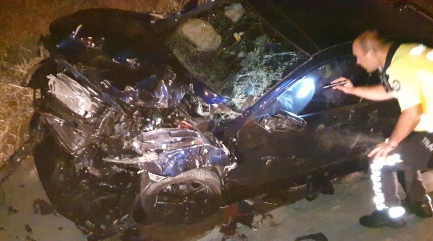 Bursa'da korkun&ccedil; kaza! Aracın camından fırladılar