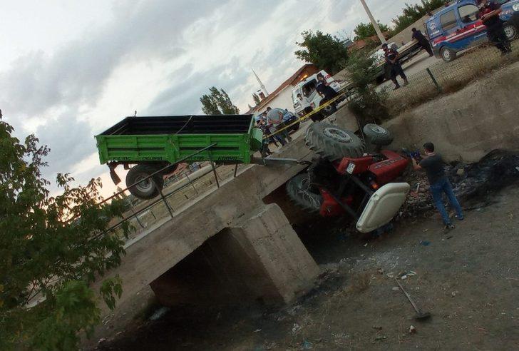 Traktör köprüden aşağı düştü: 3 yaralı G1