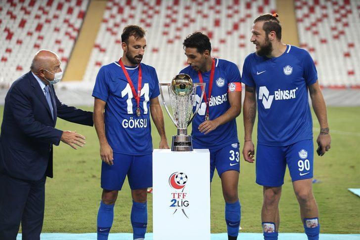 TFF Başkanı Özdemir Antalya'daki maçta rahatsızlanarak hastaneye kaldırılan Arıcı'yı ziyaret etti G1