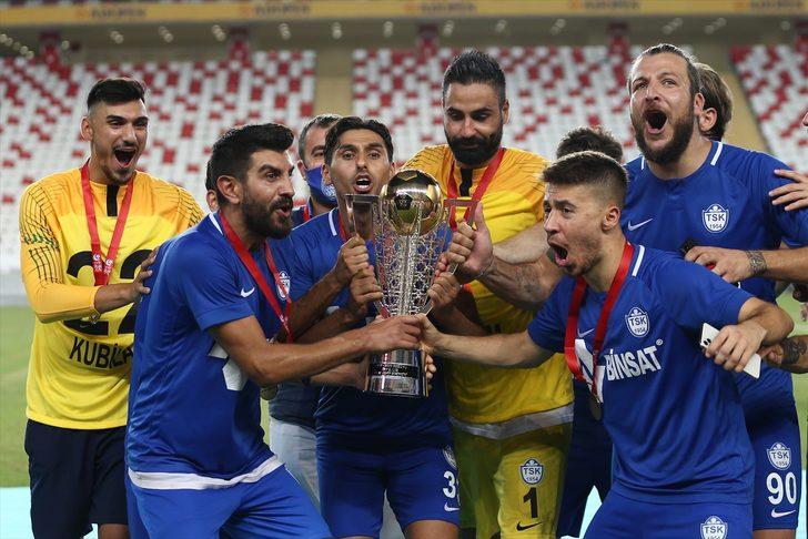 TFF Başkanı Özdemir Antalya'daki maçta rahatsızlanarak hastaneye kaldırılan Arıcı'yı ziyaret etti G2