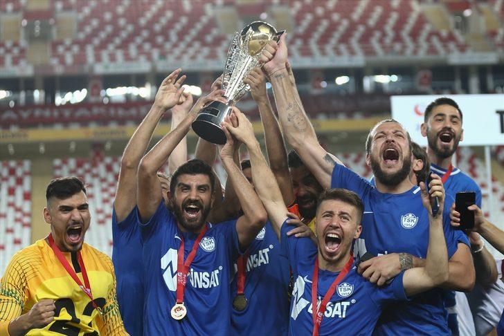 TFF Başkanı Özdemir Antalya'daki maçta rahatsızlanarak hastaneye kaldırılan Arıcı'yı ziyaret etti G3