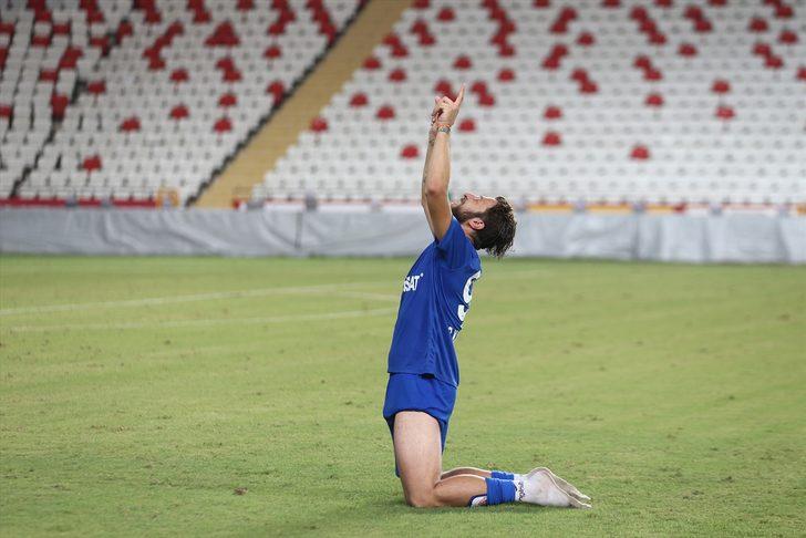 TFF Başkanı Özdemir Antalya'daki maçta rahatsızlanarak hastaneye kaldırılan Arıcı'yı ziyaret etti G4