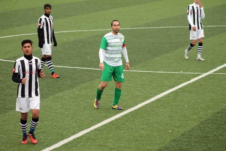 45 yaşındaki Kürşat Günata futbola devam ediyor G2