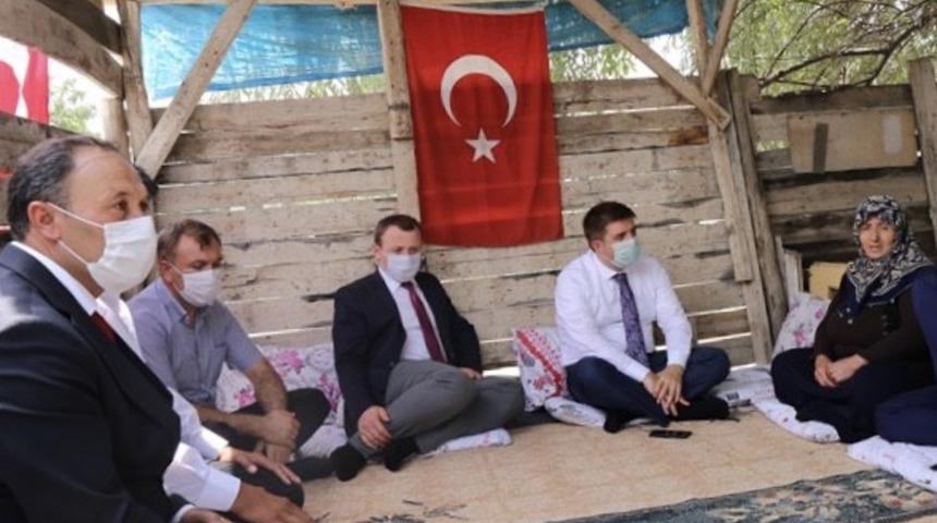 Vali/Belediye Başkan Vekili Sarıibrahim, şehit ailesini ziyaret etti