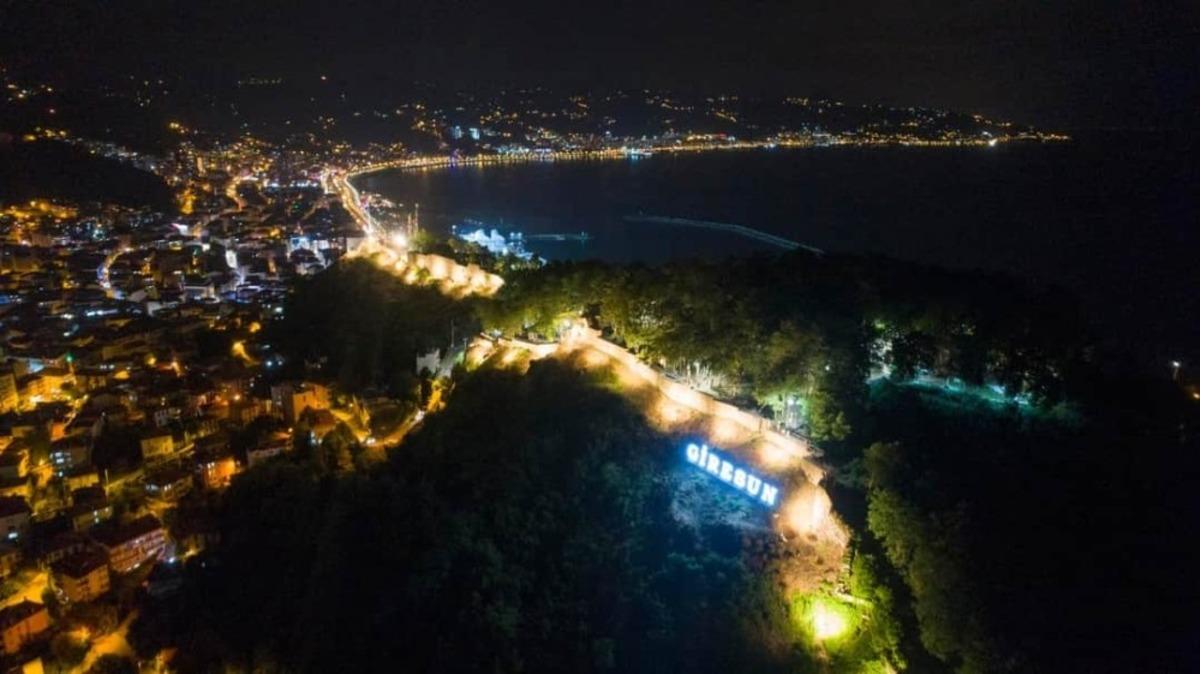 Giresun Kalesine yerleştirilen ışıklı Giresun tabelasının a&ccedil;ılışı yapıldı