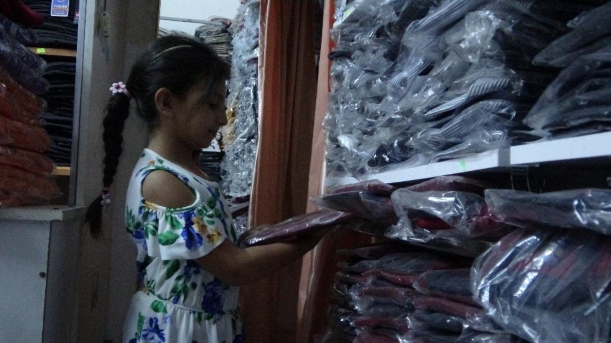 Uşak&rsquo;ta bayram &ouml;ncesi &ccedil;ocuklara kıyafet yardımı