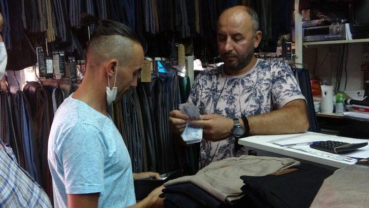 Uşak’ta bayram öncesi çocuklara kıyafet yardımı G3