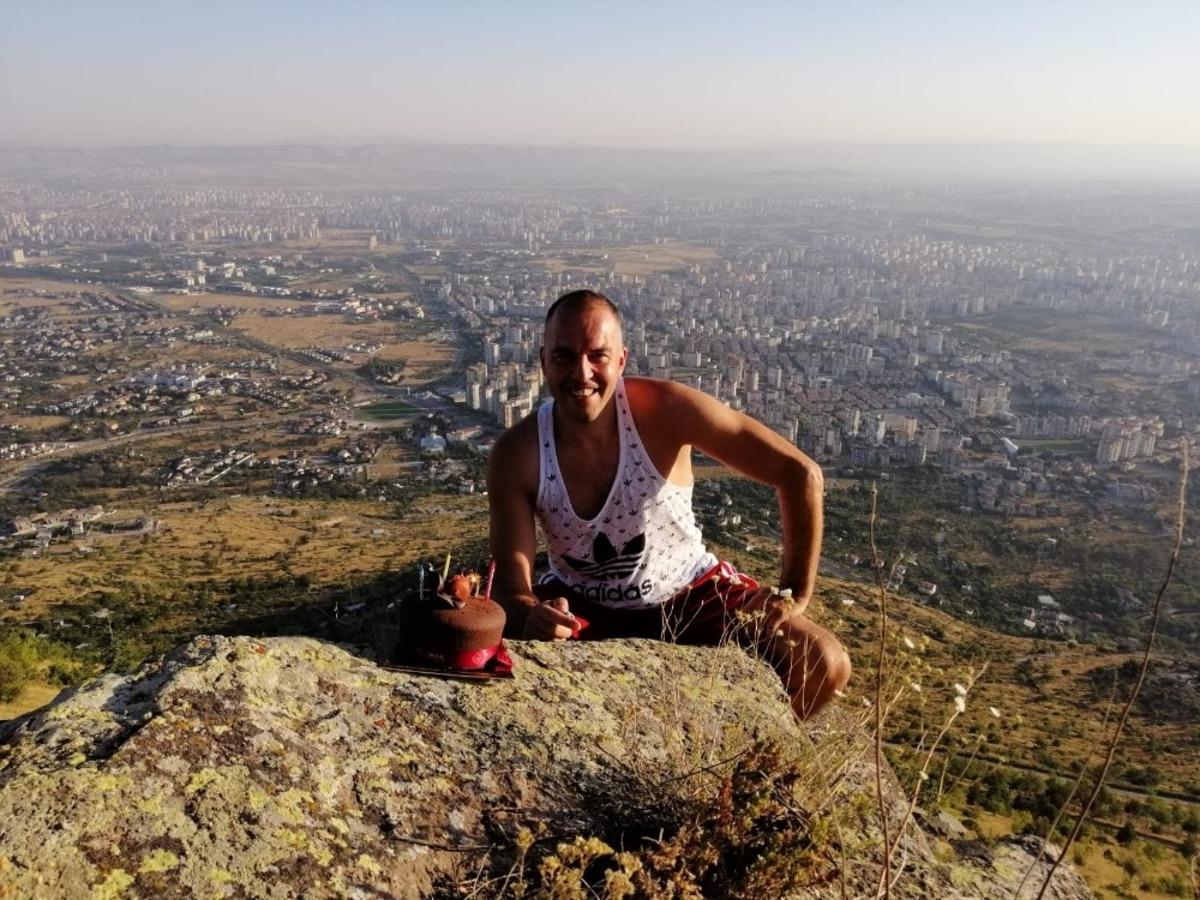 Ali Dağı Zirvede Doğum g&uuml;n&uuml; kutlaması